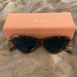 Taylor sunnies by Leia